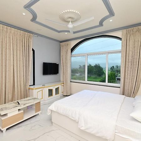 Hotel Vedika Garden à Āmbavna Extérieur photo