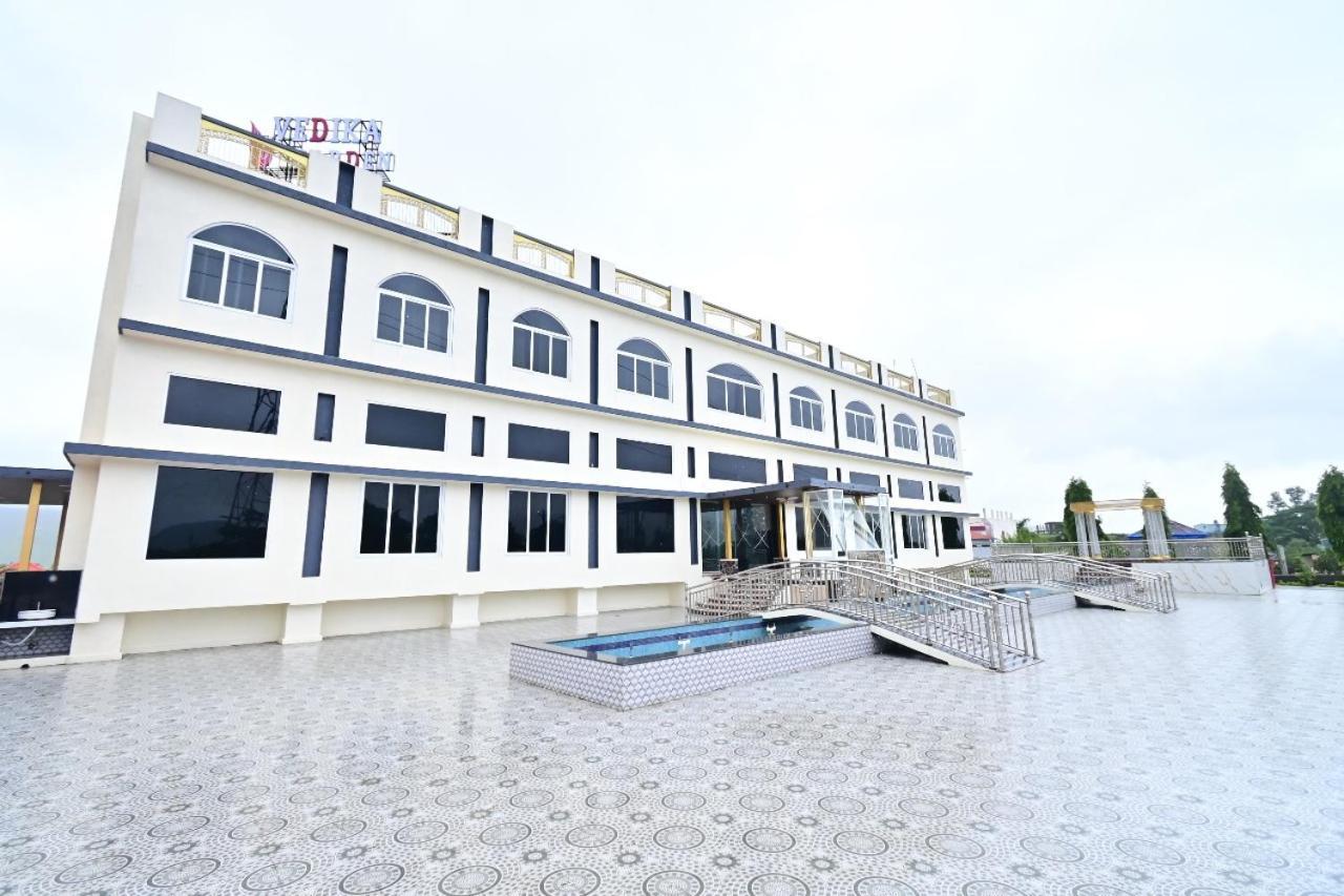 Hotel Vedika Garden à Āmbavna Extérieur photo